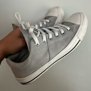 CONVERSE WOMEN SIZE 9